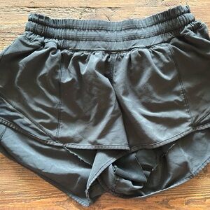 Lululemon Hotty Hot Shorts | Size 4 | 2.5 inch Inseam